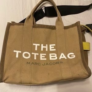 Medium size Marc Jacobs the tote bag used condition